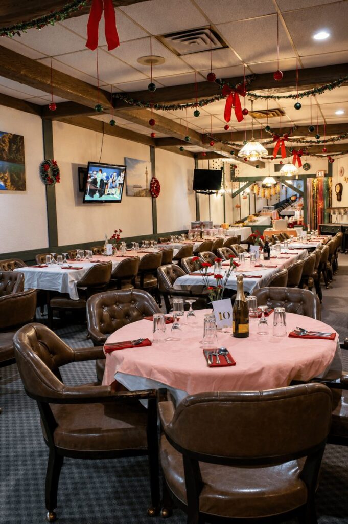 The lounge at AAA Chinese Restaurant & Lounge in Edmonton